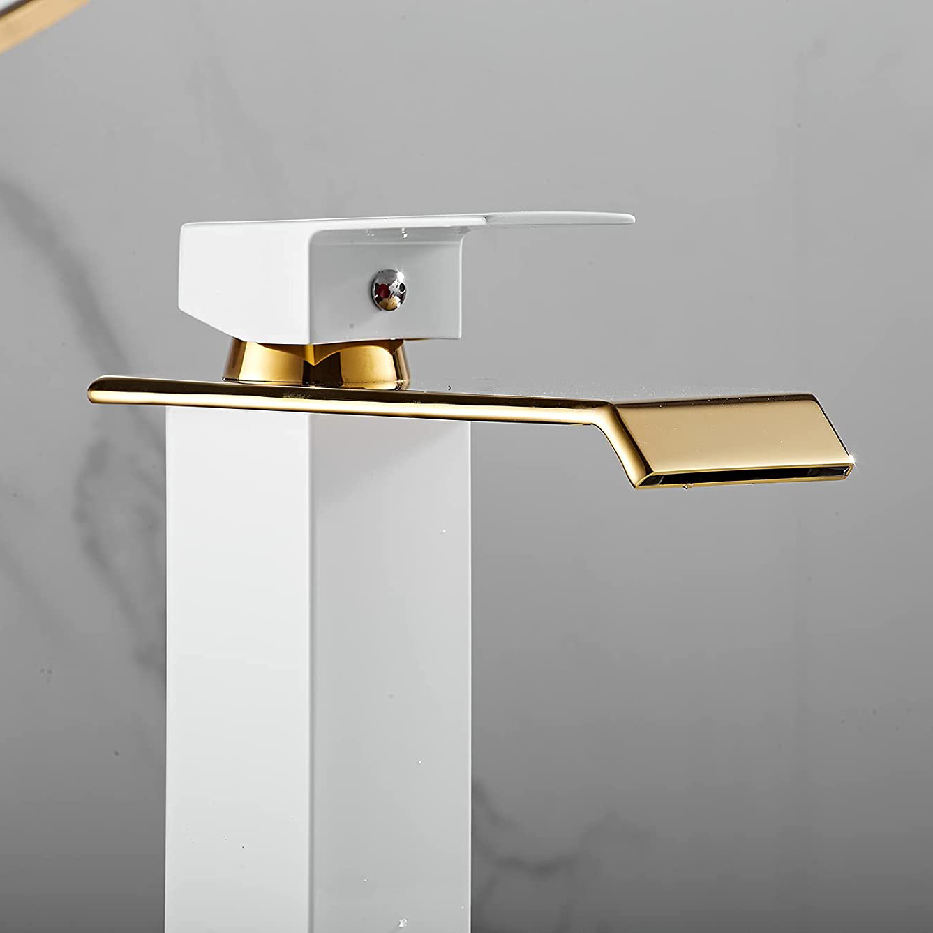 China OEM Aquacubic Factory cUPC Modern Luxury White-Gold SUS304 Rubinetto per lavabo a cascata Rubinetto per lavabo 