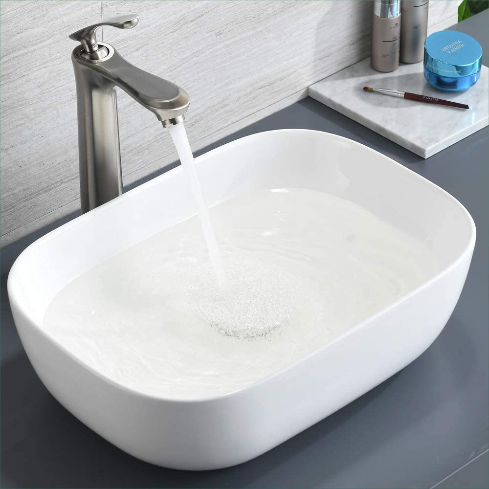 Lavandino da bagno ovale sopra il bancone Aquacubic in ceramica bianca